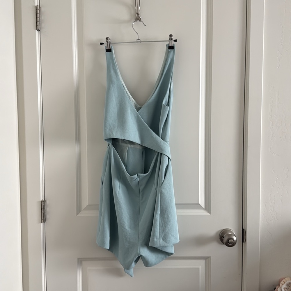 Aritzia Wilfred Ecoulement V-Neck Romper - Light Blue (8) - Picture 2 of 4